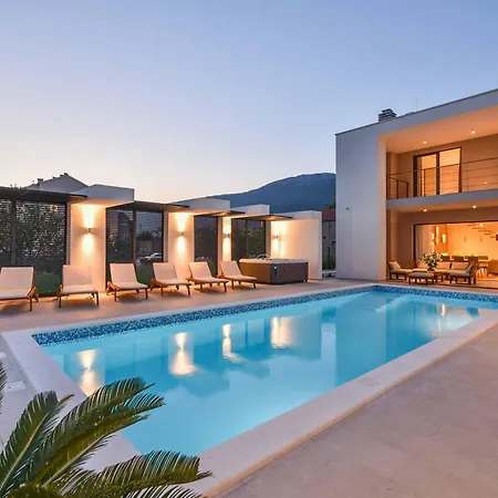 Villa Light Star I *